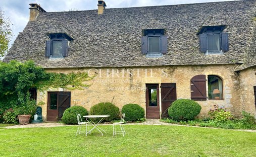 Castle for Sale in Sarlat-la-Canéda, Nouvelle-Aquitaine, France