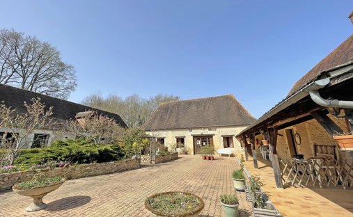 Estate in La Douze, Nouvelle-Aquitaine, France 1