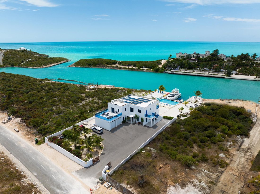 House in Long Bay Hills, Caicos Islands, Turks and Caicos Islands 1 - 16833412