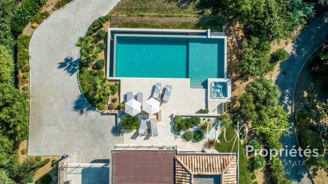 House in Grimaud, Provence-Alpes-Côte d'Azur, France 4 - 16839349