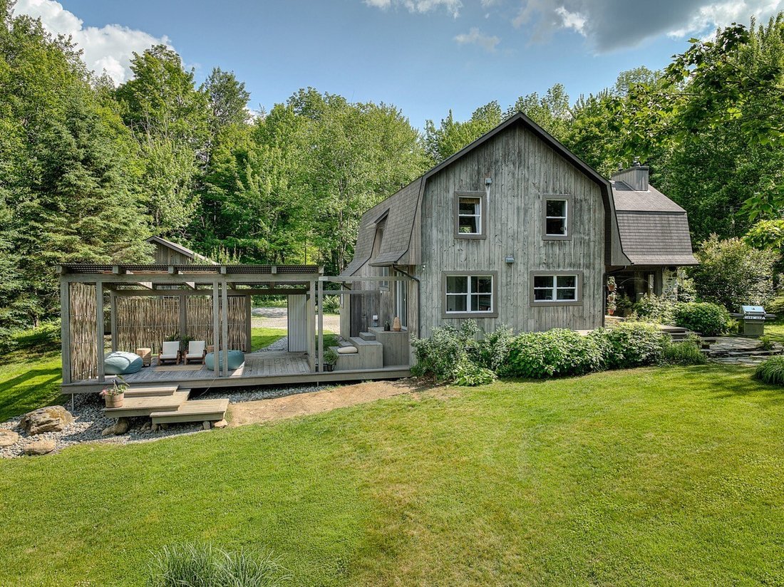House in Bromont, Quebec, Canada 1 - 16736037