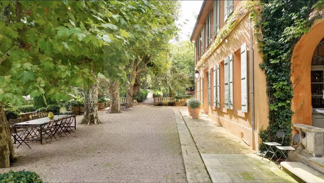 Estate in Comtale-Cente-Cours Mirabeau, Aix-en-Provence, France 5 - 16839924