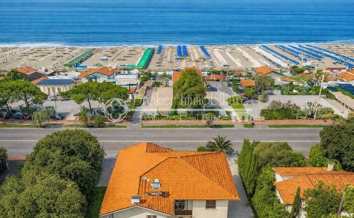 Villa in Forte dei Marmi, Tuscany, Italy 1