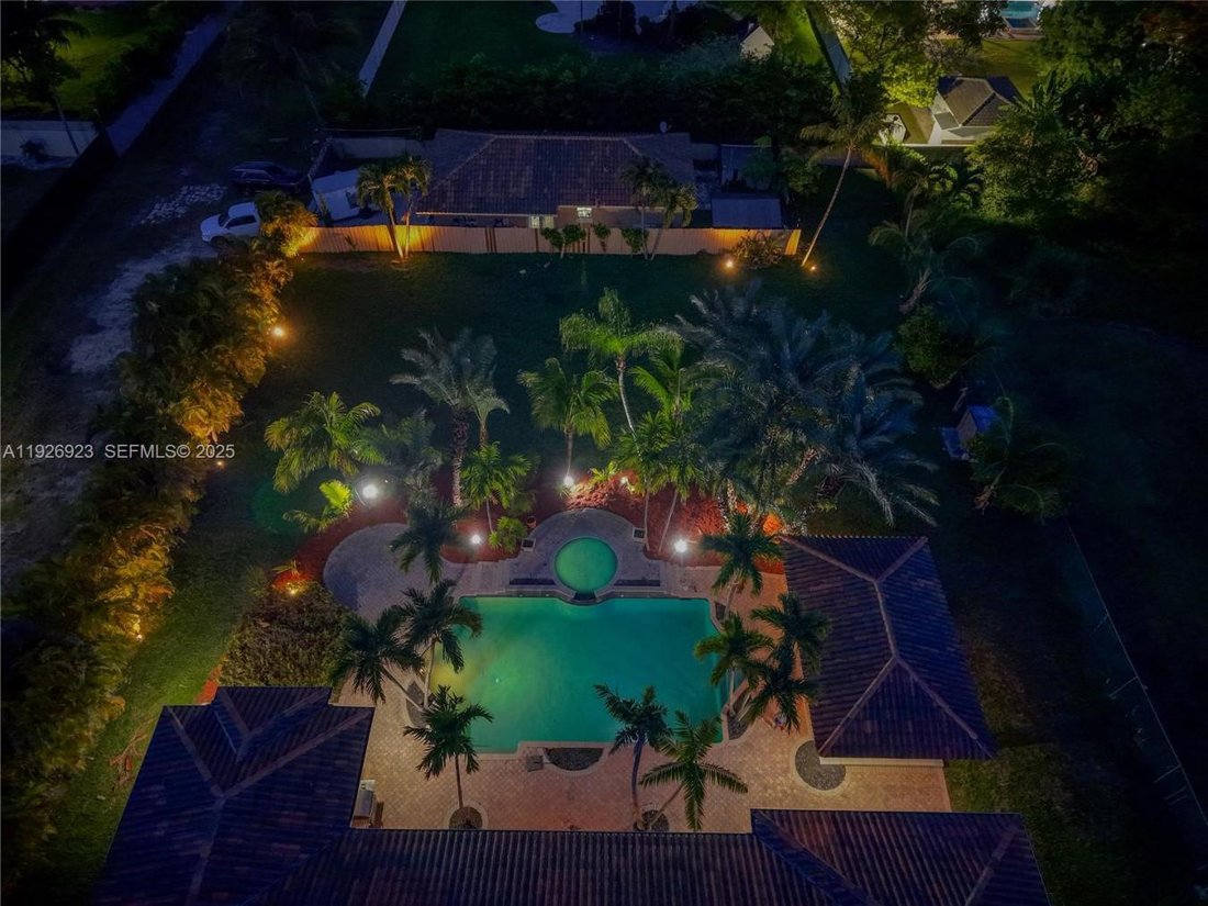 House in Miami, Florida, United States 5 - 16835047
