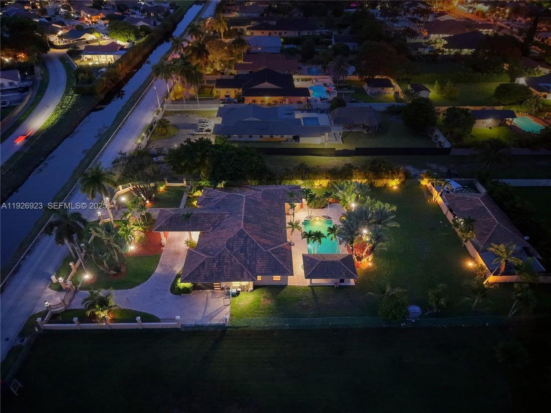 House in Miami, Florida, United States 3 - 16835047