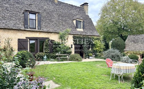 Castle for Sale in Sarlat-la-Canéda, Nouvelle-Aquitaine, France