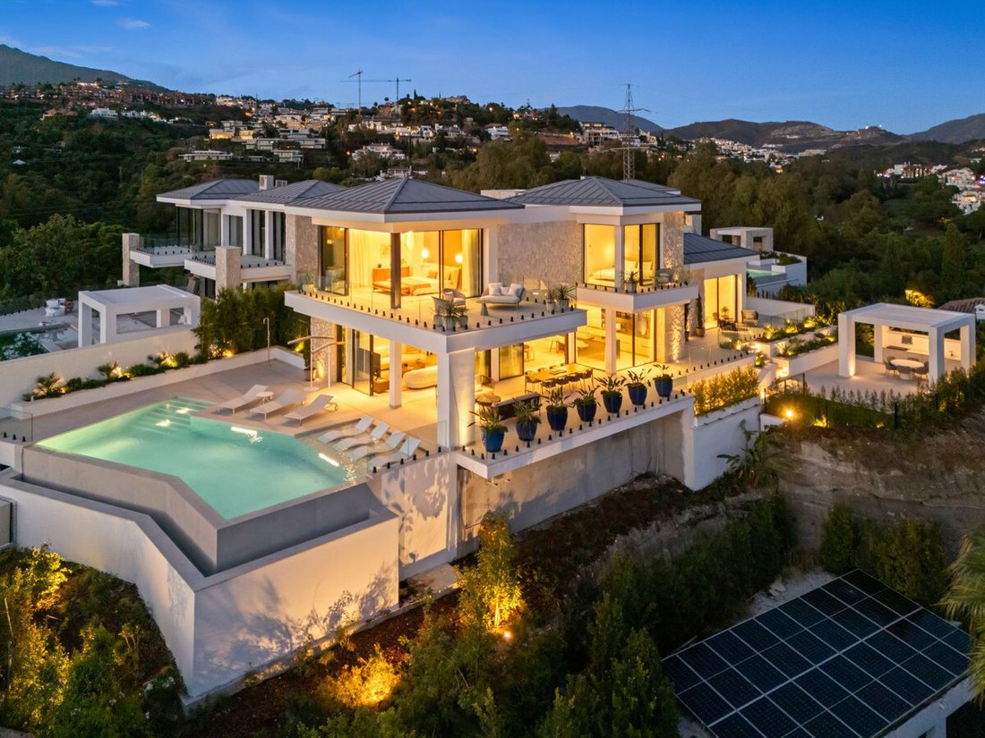 Villa in La Quinta, Benahavis, Andalusia 1 - 16839994