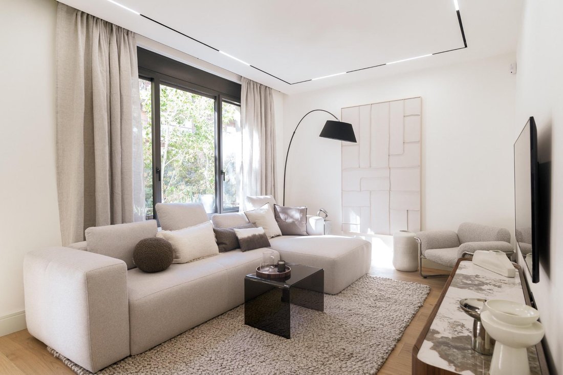 Apartment in Eixample, Barcelona, Spain 2 - 16834803