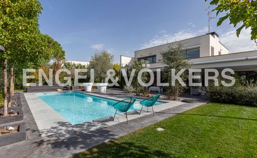 House in Boadilla del Monte, Comunidad de Madrid, Spain 1