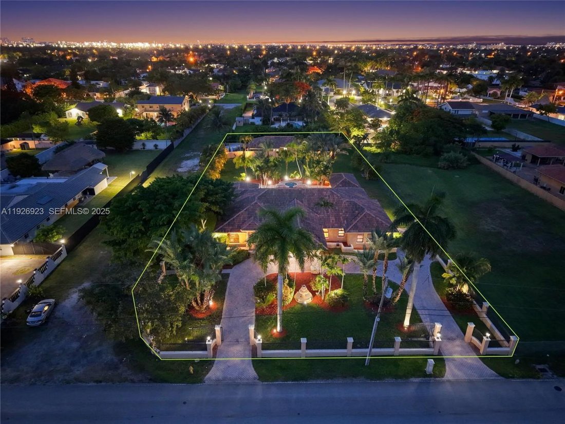 House in Miami, Florida, United States 1 - 16835047