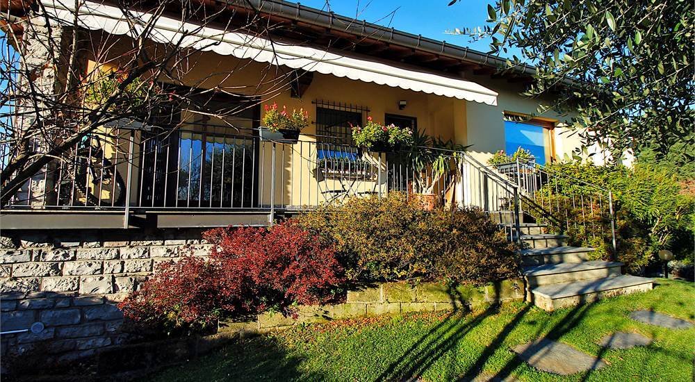 Villa in San Fermo della Battaglia, Lombardy, Italy 3 - 16832624