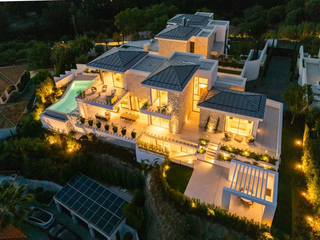 Villa in La Quinta, Benahavis, Andalusia 2 - 16839994