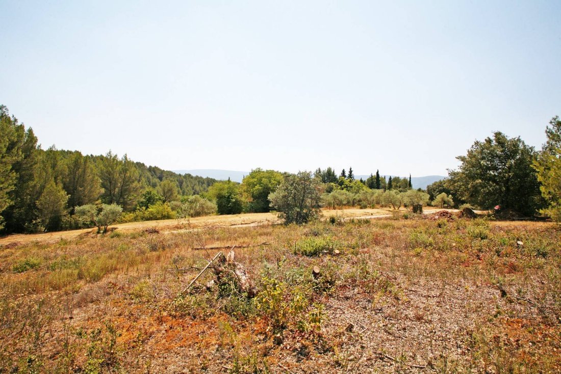 Land in Gordes, Provence-Alpes-Côte d'Azur, France 1 - 16836779