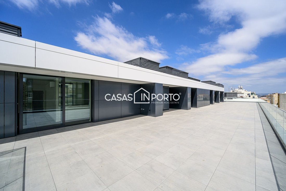 Apartment in Mafamude e Vilar do Paraiso, Porto District, Portugal 4 - 16834532