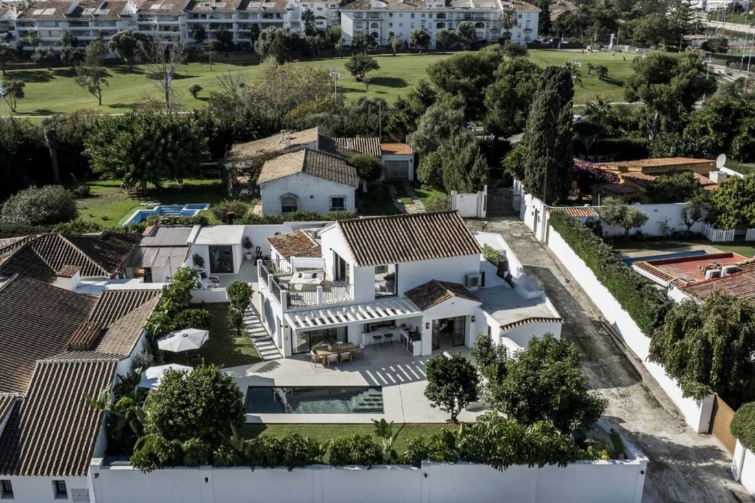 Villa in San Pedro de Alcantara, Andalusia, Spain 1 - 16840003