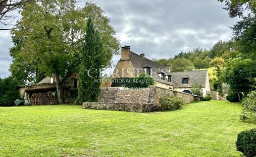 Castle for Sale in Sarlat-la-Canéda, Nouvelle-Aquitaine, France