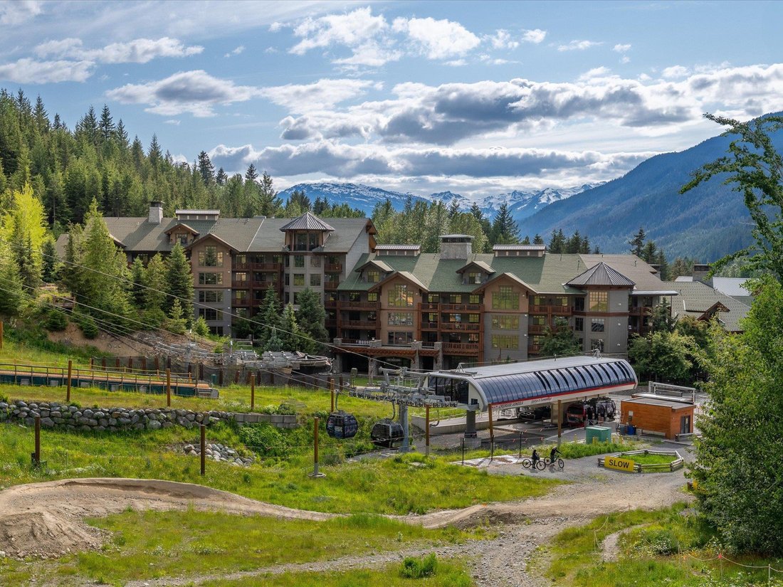 Condo in Whistler, British Columbia, Canada 1 - 16837755