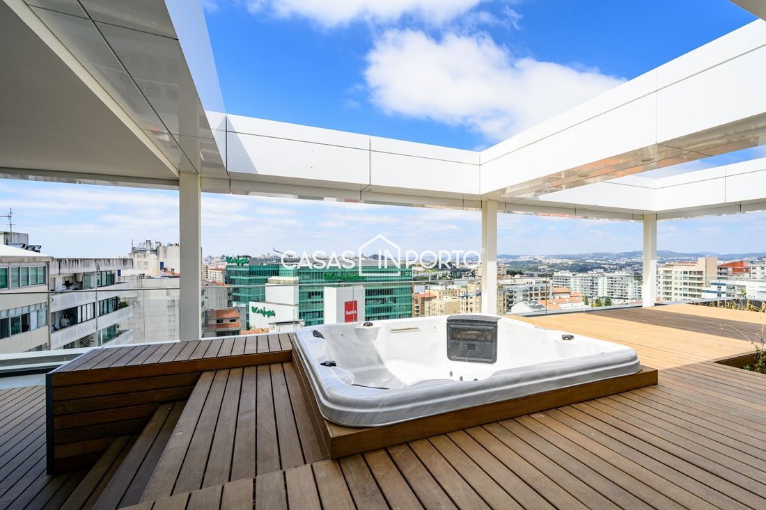 Apartment in Mafamude e Vilar do Paraiso, Porto District, Portugal 3 - 16834532