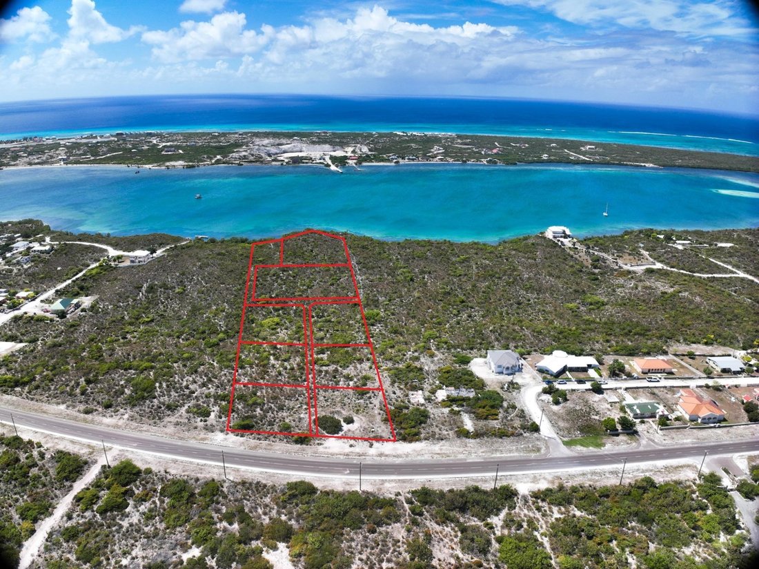 Land in Cockburn Town, Turks Islands, Turks and Caicos Islands 1 - 16833442