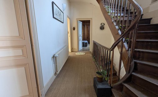 An Urban Chateau Dating Back To 1930 With An Outhouse, A Swimming Pool And Tree Dotted Grounds