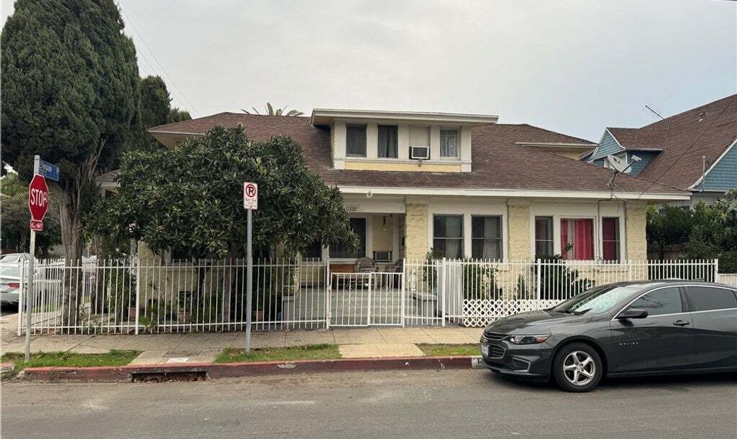 Old Forplex Fourplex In Los Angeles, California, United States For Sale (16840779)