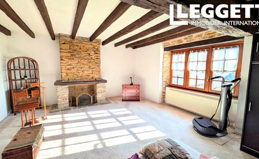 Castle for Sale in Saint-Yrieix-la-Perche, Nouvelle-Aquitaine, France