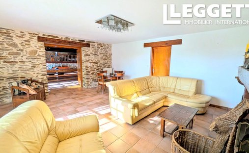 Castle for Sale in Saint-Yrieix-la-Perche, Nouvelle-Aquitaine, France