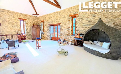 Castle for Sale in Saint-Yrieix-la-Perche, Nouvelle-Aquitaine, France