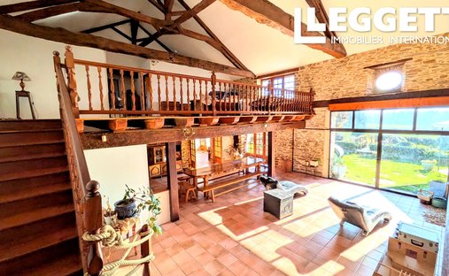 Castle for Sale in Saint-Yrieix-la-Perche, Nouvelle-Aquitaine, France - 4