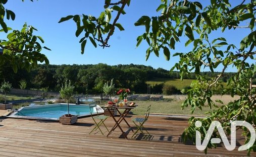 Castle for Sale in Saussignac, Nouvelle-Aquitaine, France