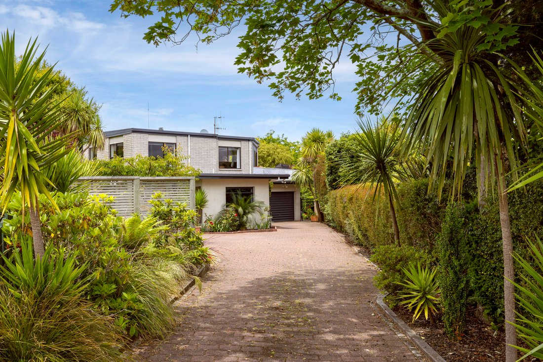 House in Taupo, Waikato, New Zealand 1 - 16841996