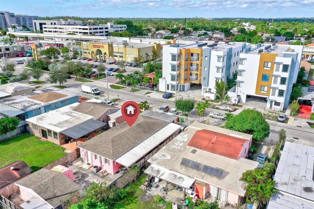 House in Hialeah, Florida, United States 2 - 16842315