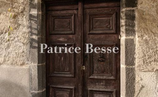 Castle for Sale in Clermont-Ferrand, Auvergne-Rhône-Alpes, France