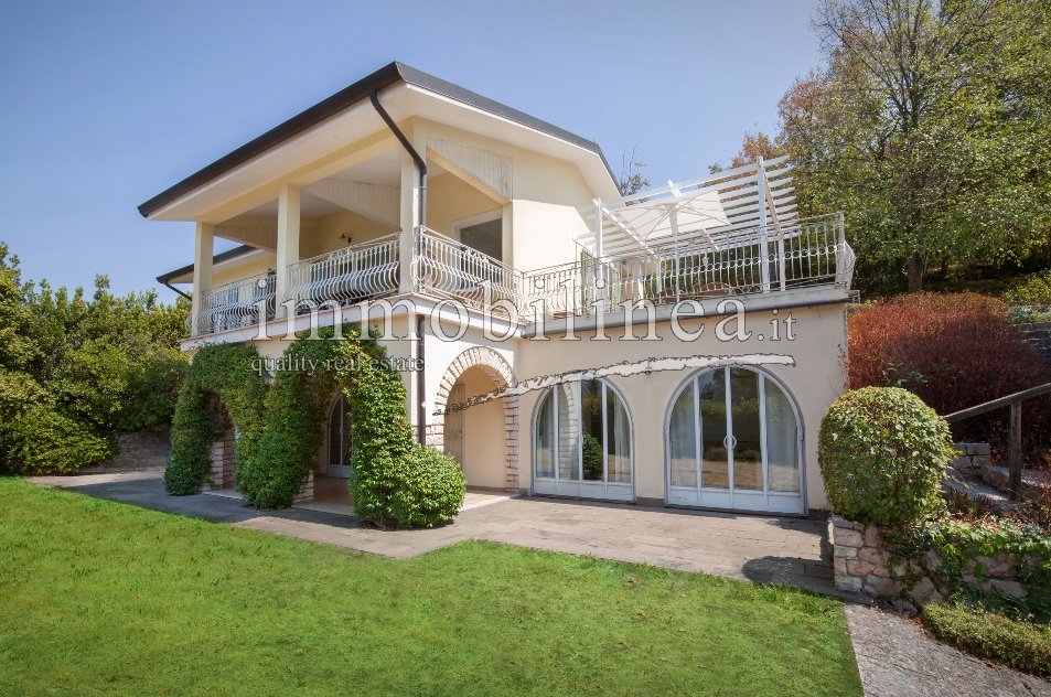 Villa in Torri del Benaco, Veneto, Italy 1 - 16774224