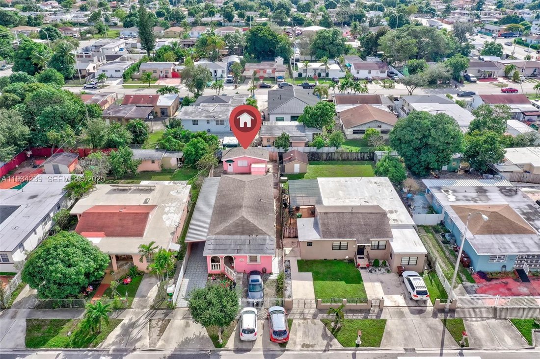 House in Hialeah, Florida, United States 1 - 16842315