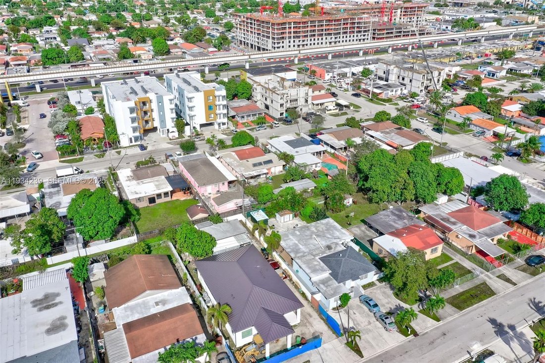 House in Hialeah, Florida, United States 5 - 16842315
