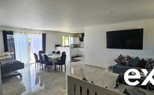 16th C Castle With Outbuildings, Perfectly Renovated