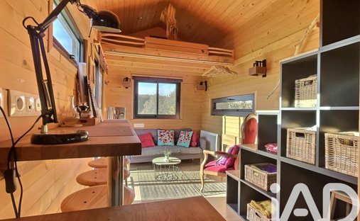 Castle for Sale in Saussignac, Nouvelle-Aquitaine, France