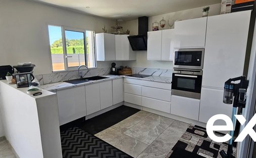 16th C Castle With Outbuildings, Perfectly Renovated