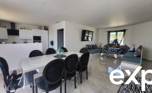 16th C Castle With Outbuildings, Perfectly Renovated