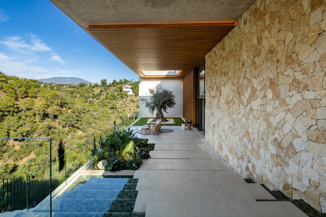 Villa in El Madroñal, Benahavis, Spain 2 - 16464806
