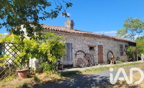 Castle for Sale in Saussignac, Nouvelle-Aquitaine, France