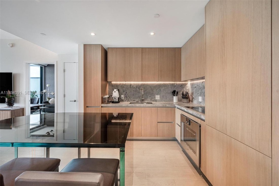 Condo in Miami Beach, Florida, United States 5 - 16842327