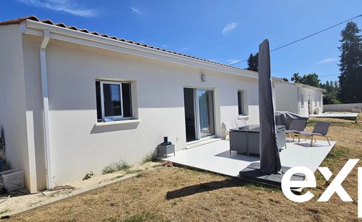 16th C Castle With Outbuildings, Perfectly Renovated