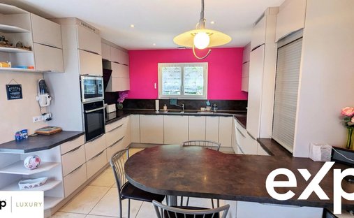 Castle for Sale in Périgueux, Nouvelle-Aquitaine, France