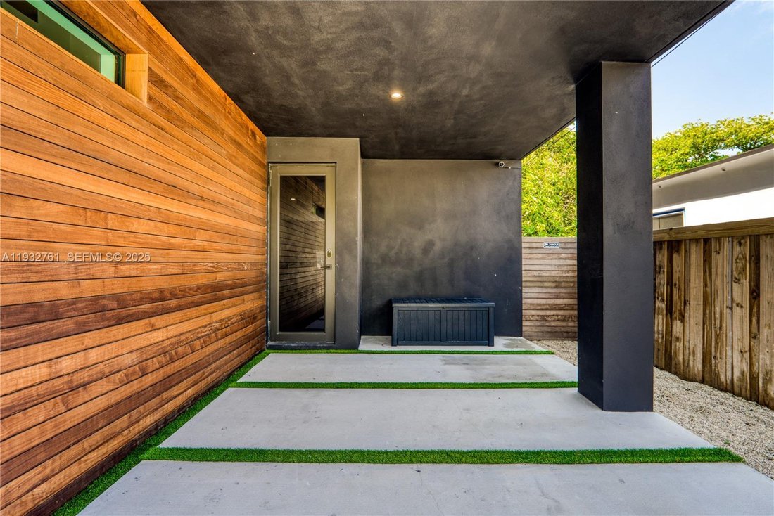 House in Miami, Florida, United States 3 - 16841430
