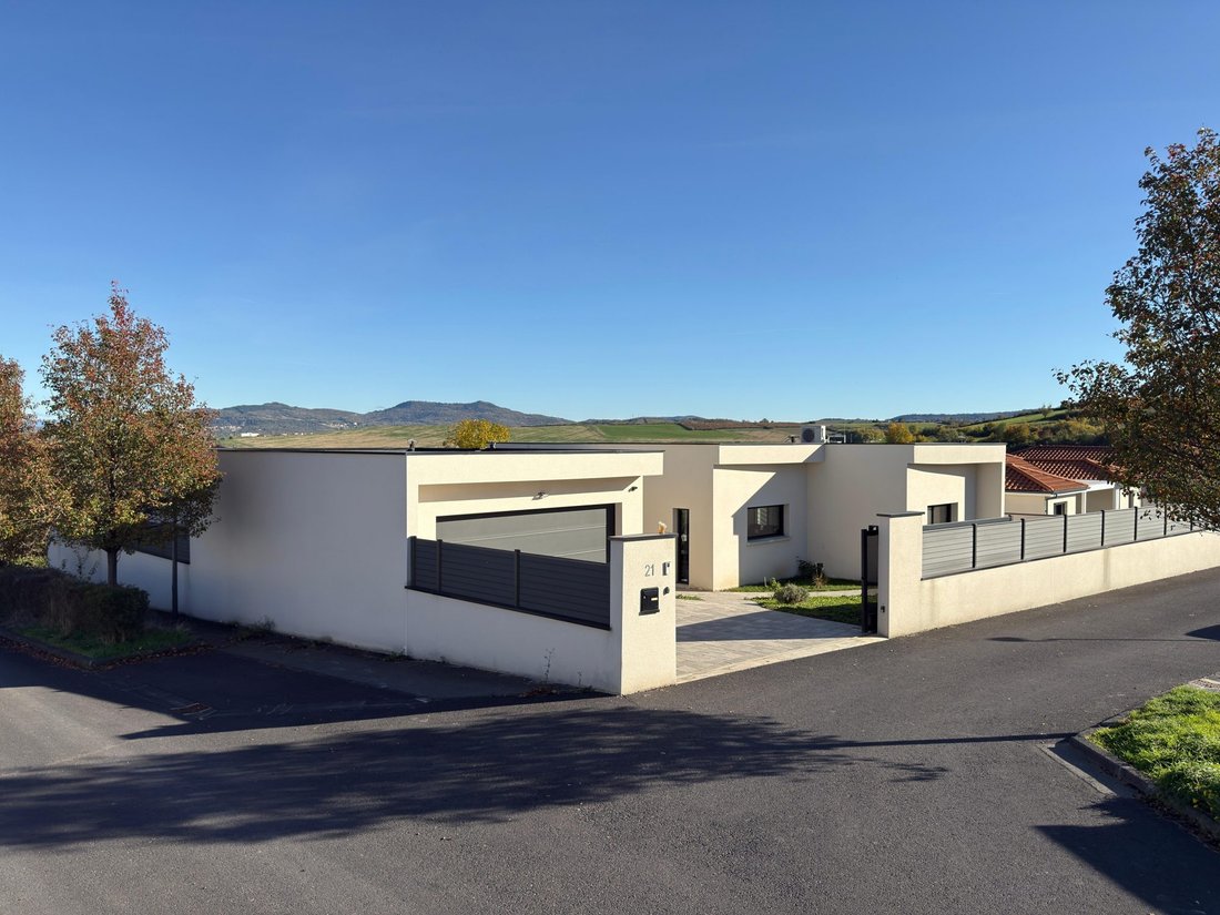 House in Perignat-les-Sarlieve, Auvergne-Rhône-Alpes, France 2 - 16842959