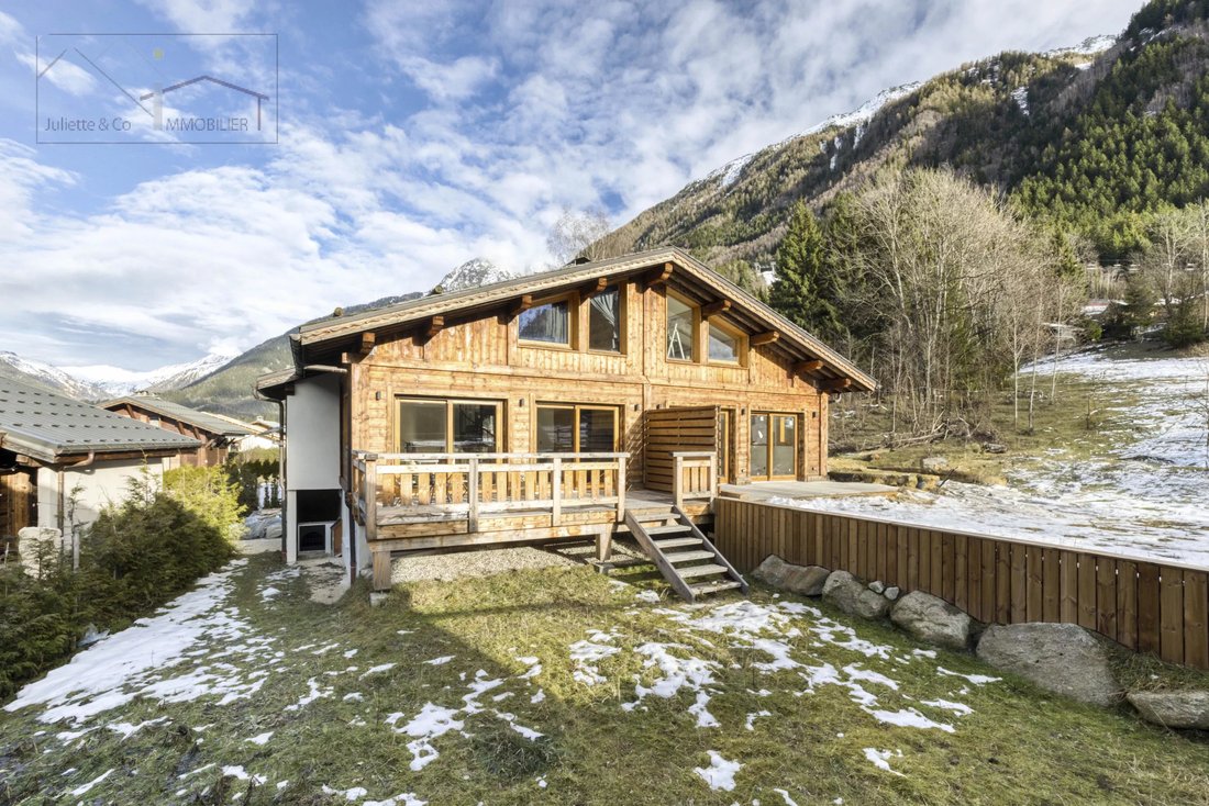 Chalet in Chamonix-Mont-Blanc, Auvergne-Rhône-Alpes, France 1 - 16841235