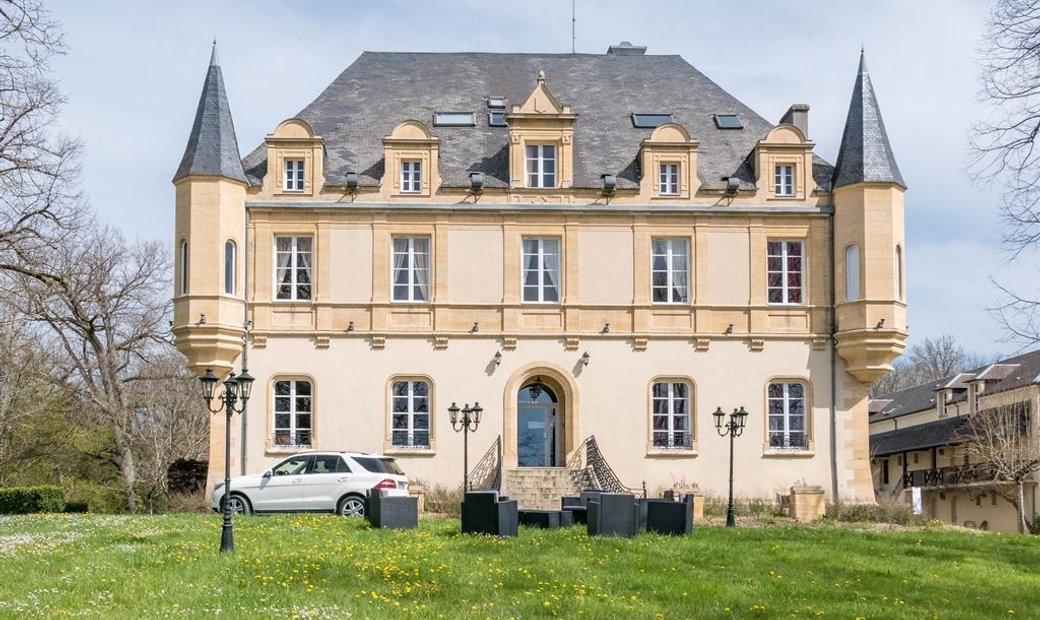 Castle for Sale in Montignac, Nouvelle-Aquitaine, France