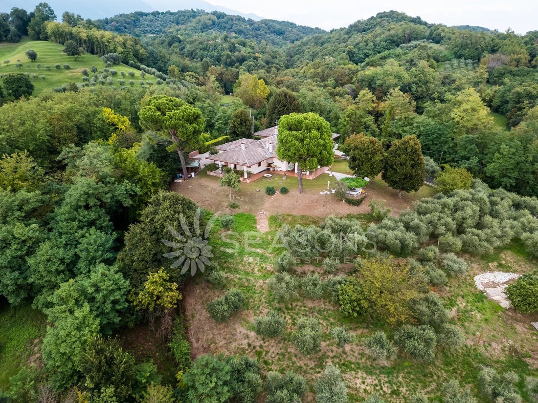 Villa in Bassano del Grappa, Veneto, Italy 2 - 16841247